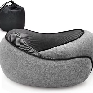 Rejsepude i memoryskum – nakkestøtte til fly og bil