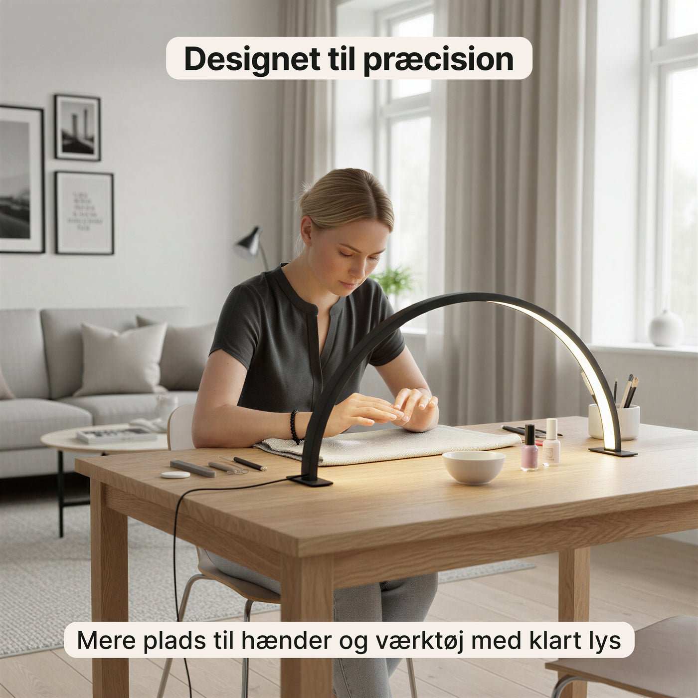 Neglelampe – LED halvmåne bordlampe