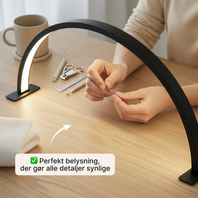 Neglelampe – LED halvmåne bordlampe